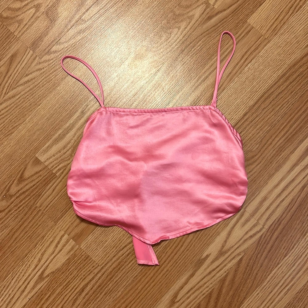 pink tank top